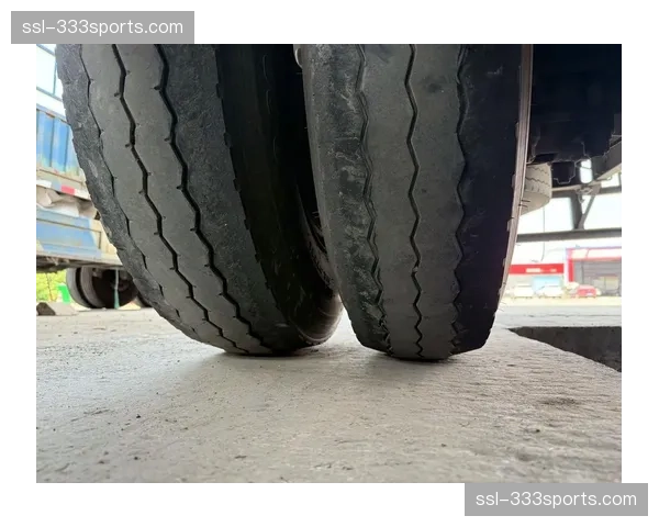 前胎宽度收窄25毫米 轮胎接地面积减少影响机械抓地力