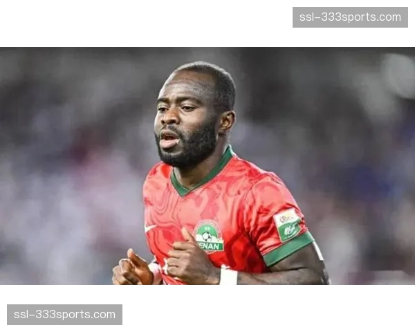 大连英博三连胜转折点：廖锦涛中场断球直塞阿奇姆彭创造首球